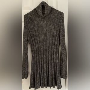 MAX STUDIO Turtleneck long sleeve sweater, gray, pleated drop waist